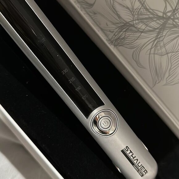 Hair Straightener Compatible to Europe’s Outlets - Picture 3 of 6